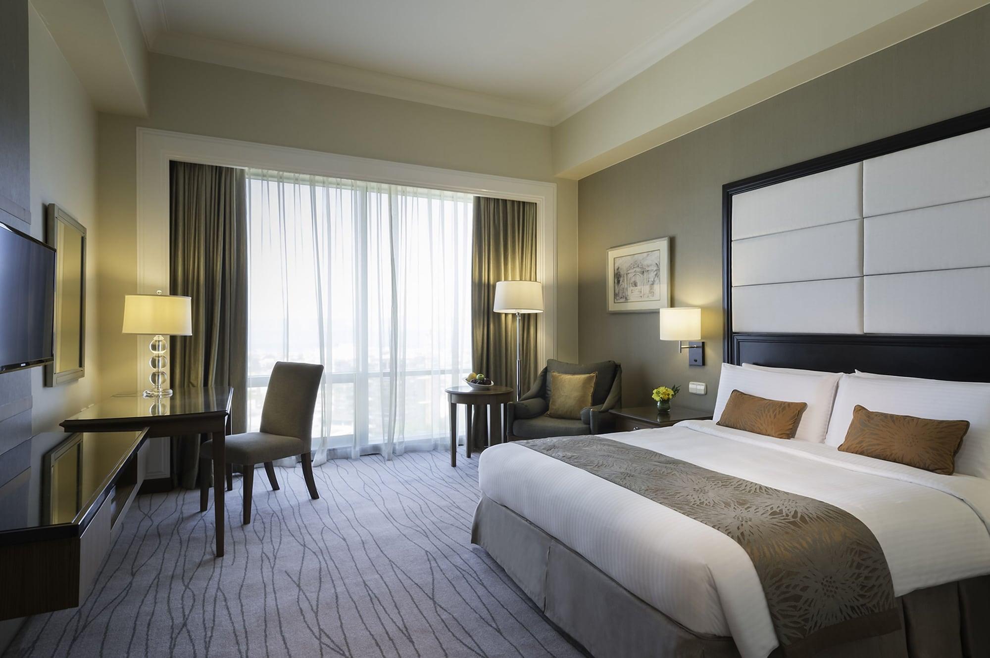 Отель Marco Polo Davao Экстерьер фото A room at the hotel