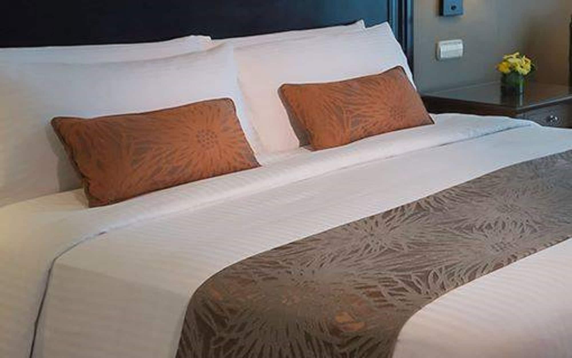 Отель Marco Polo Davao Экстерьер фото A bed runner
