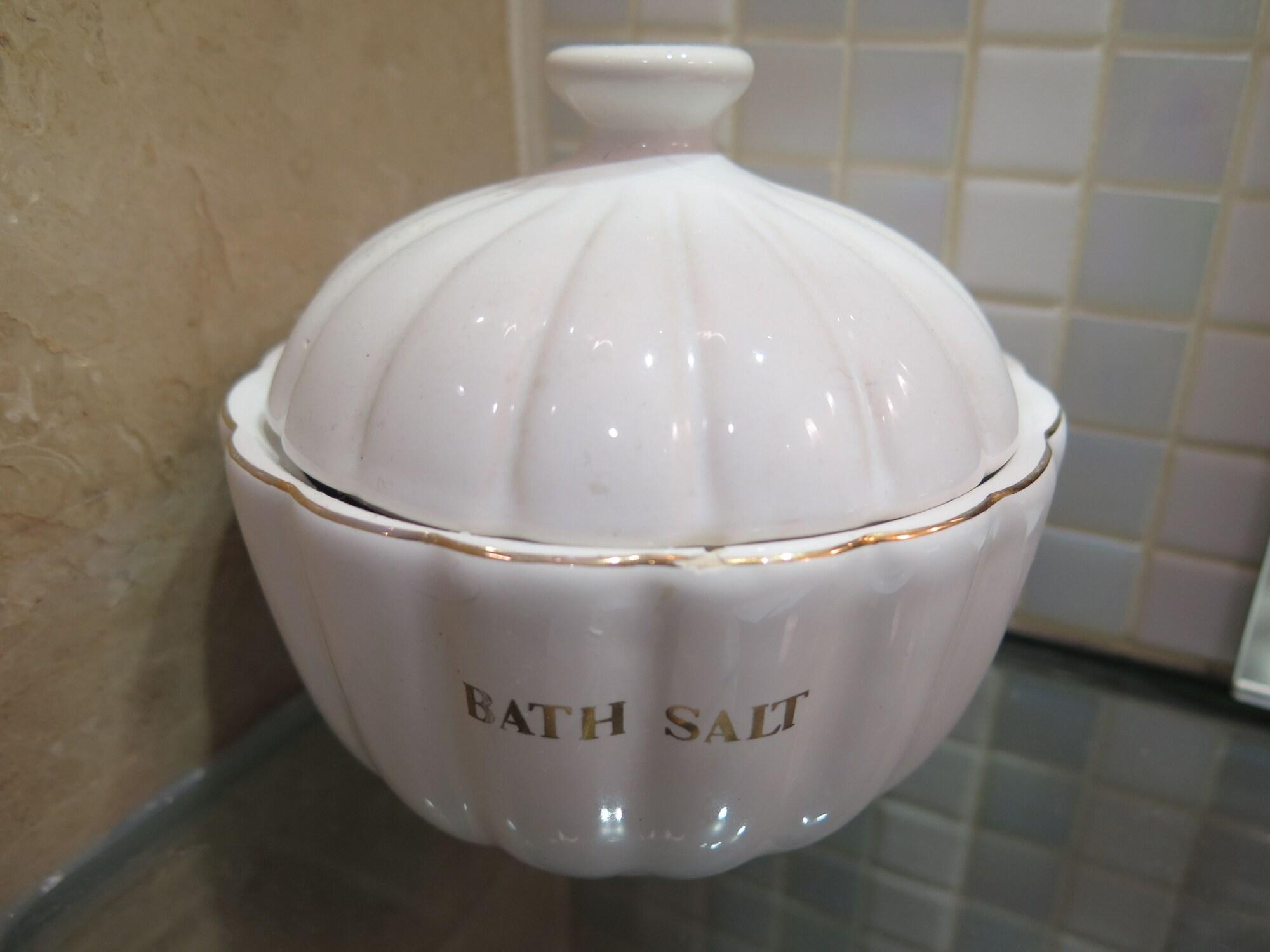 Отель Marco Polo Davao Экстерьер фото A container of bath salt