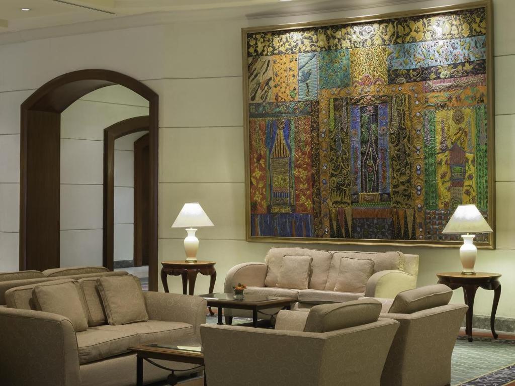 Отель Marco Polo Davao Экстерьер фото The lobby of the Four Seasons Hotel, Cairo