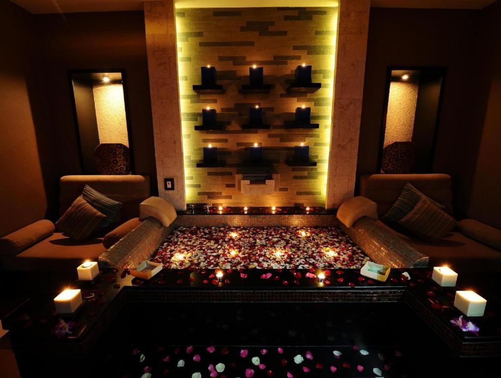 Отель Marco Polo Davao Экстерьер фото A spa at the Taj Mahal Palace, Mumbai, India