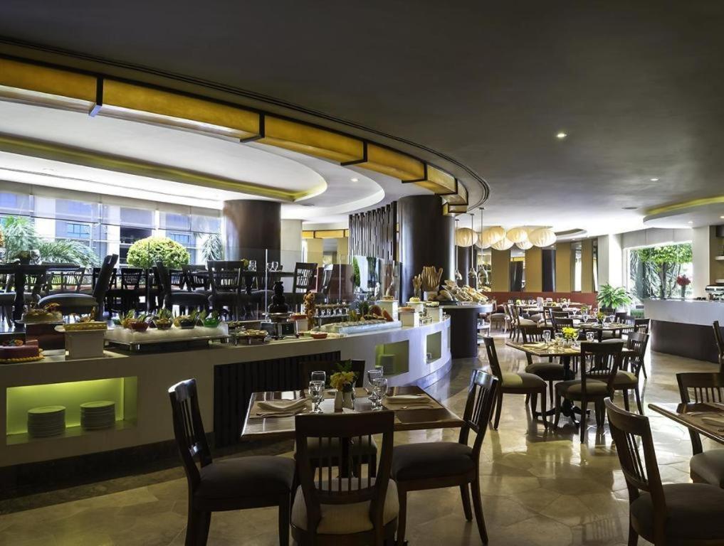 Отель Marco Polo Davao Экстерьер фото The restaurant