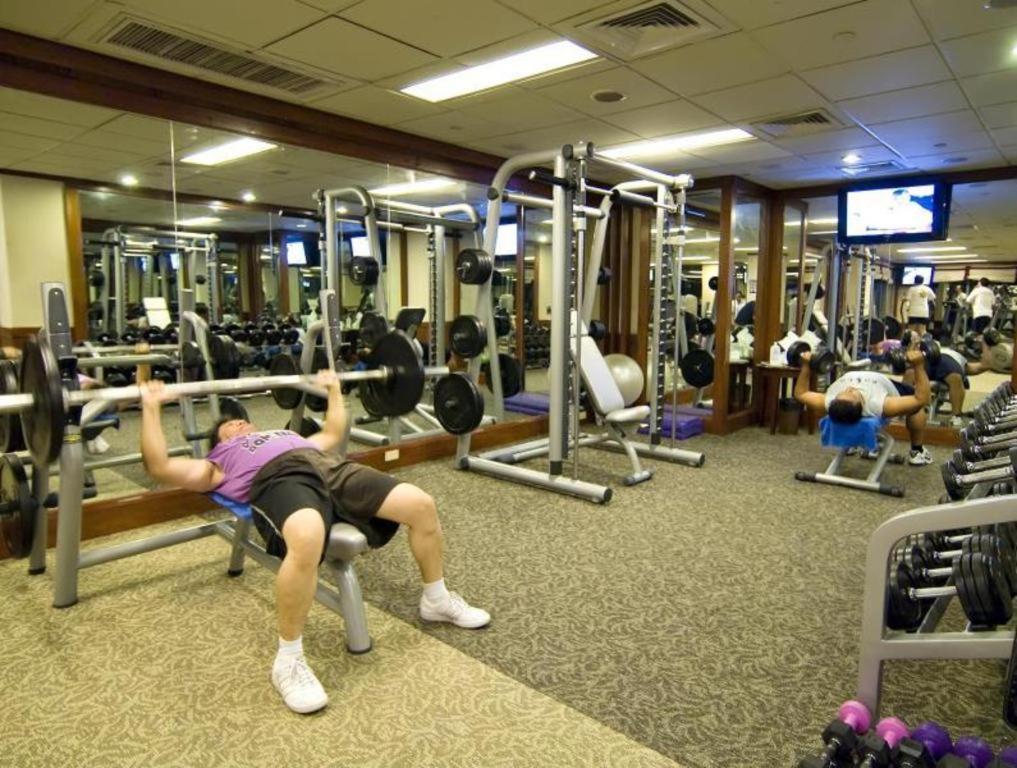 Отель Marco Polo Davao Экстерьер фото A gym in Singapore
