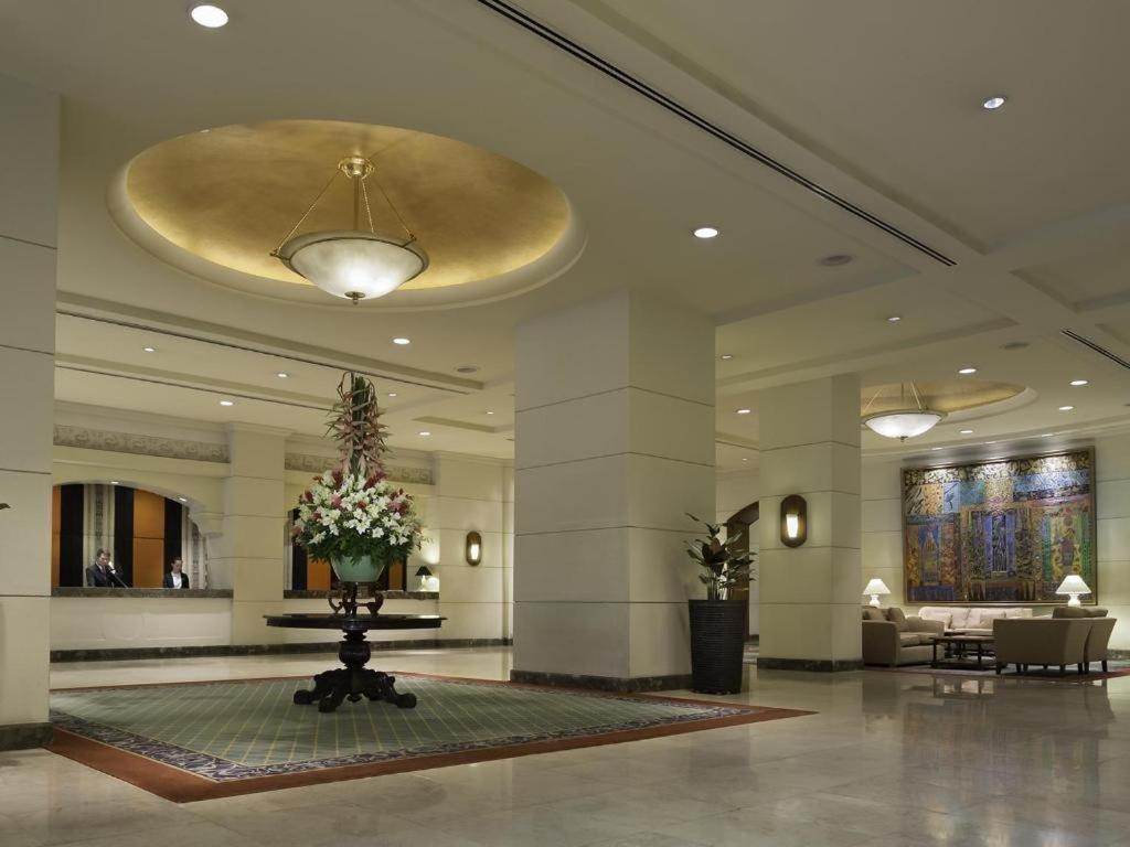 Отель Marco Polo Davao Экстерьер фото The lobby of the Taj Bengal