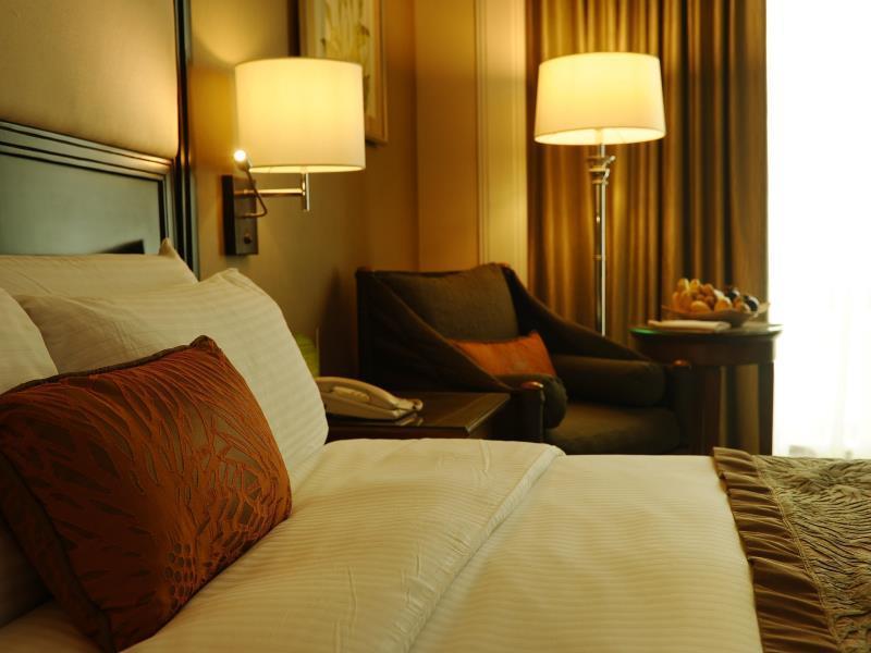 Отель Marco Polo Davao Экстерьер фото A room at the hotel