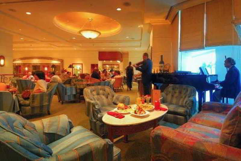 Отель Marco Polo Davao Экстерьер фото The lounge at the airport