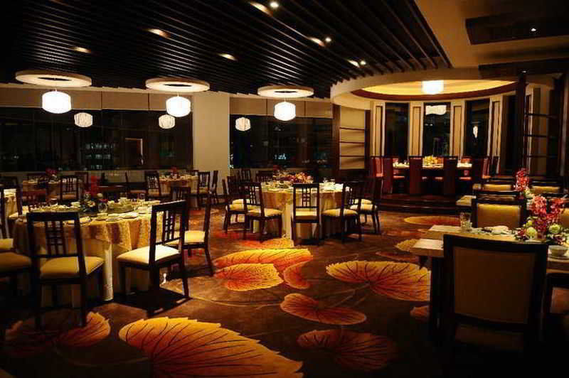Отель Marco Polo Davao Экстерьер фото A restaurant in the hotel