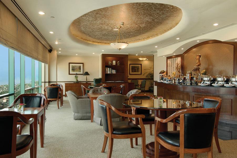 Отель Marco Polo Davao Экстерьер фото Club Lounge at the Fairmont
