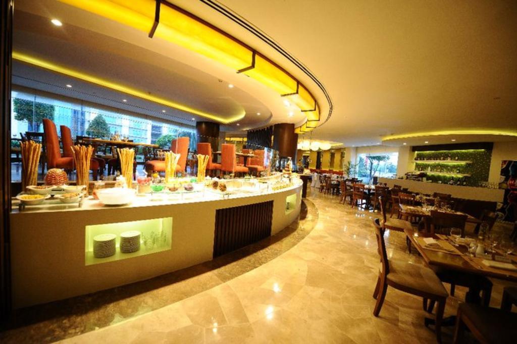 Отель Marco Polo Davao Экстерьер фото The restaurant