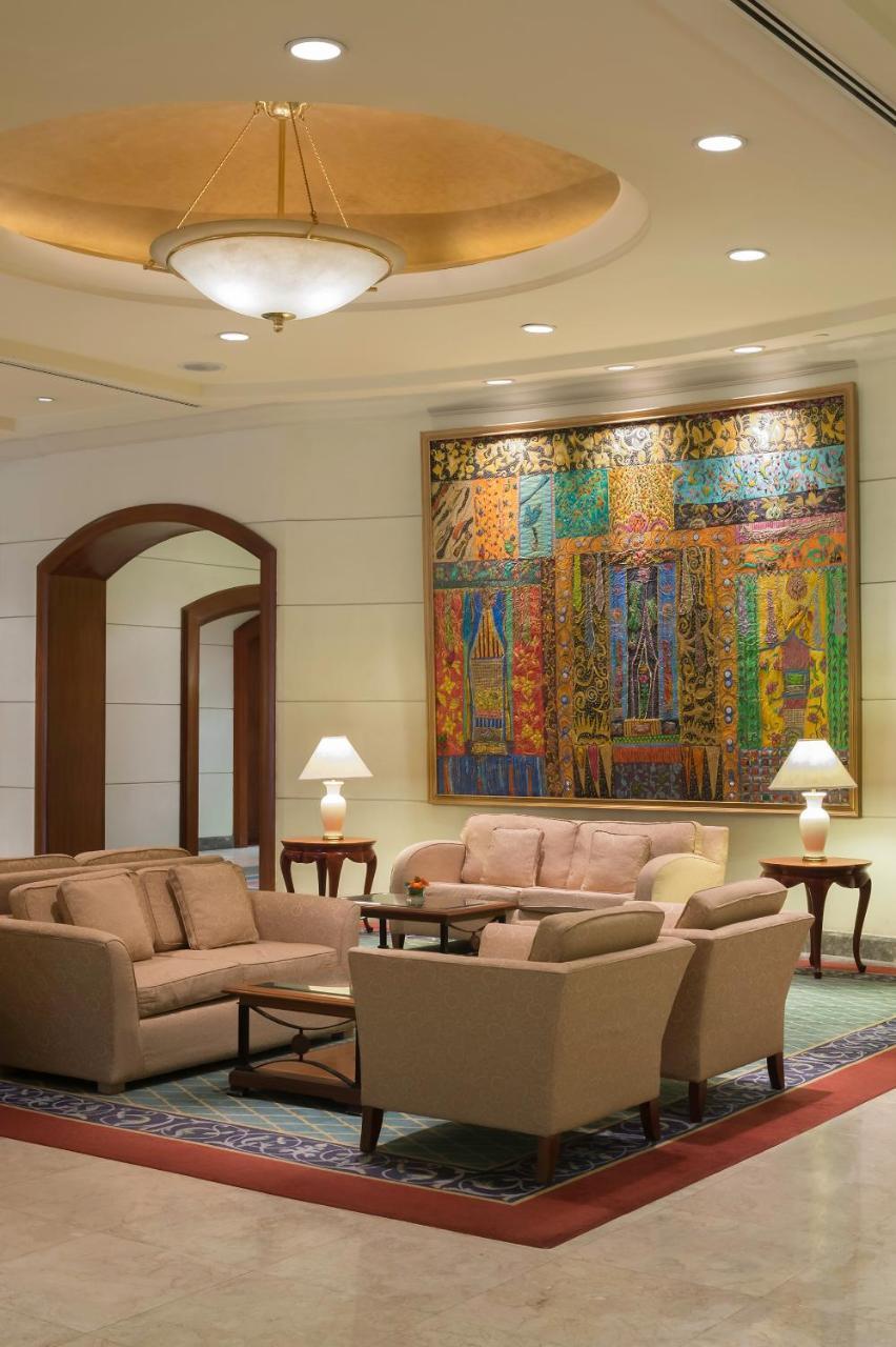 Отель Marco Polo Davao Экстерьер фото The lobby of the Four Seasons Hotel, Mumbai